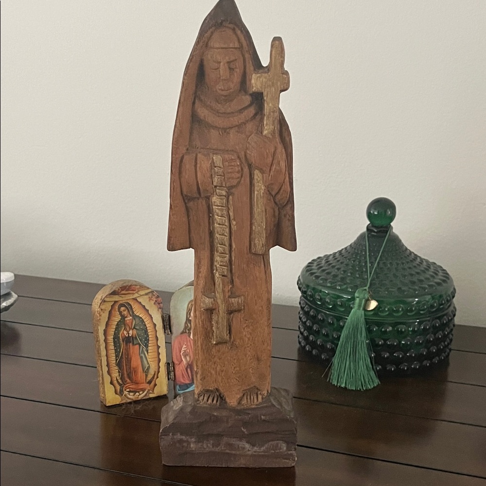 Vintage / Antique Handcarved Hardwood Ecuadorian with Golden Rosary & Cross - Picture 5 of 12